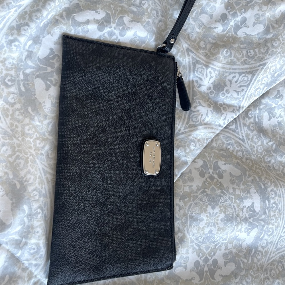 Michael Kors signature wristlet..Jet Set